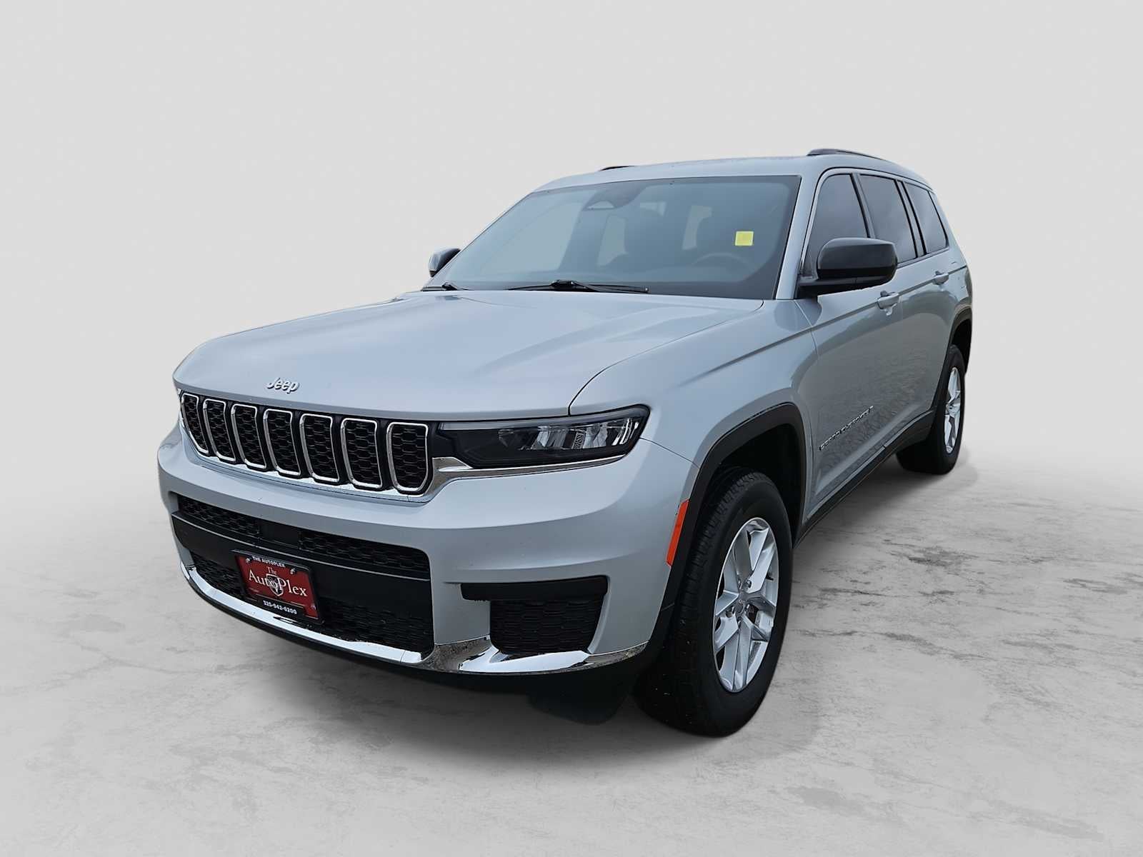 2025 Jeep Grand Cherokee L Laredo 4x2 in Silver Zynith — front three-quarter view