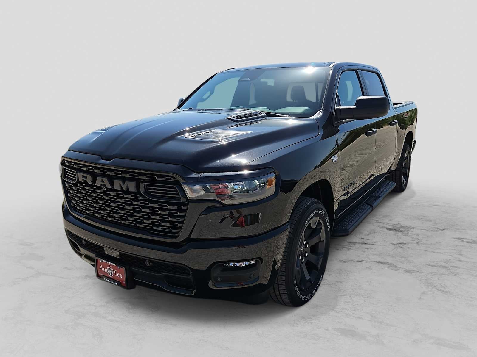 2026 RAM 1500 RAM 1500 EXPRESS CREW CAB 4X4 5'7' BOX in Diamond Black Crystal Pearl-Coat Exterior Paint — front three-quarter view