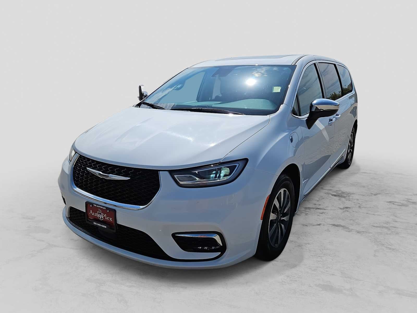 2023 Chrysler Pacifica Limited in Bright White Clearcoat — front three-quarter view