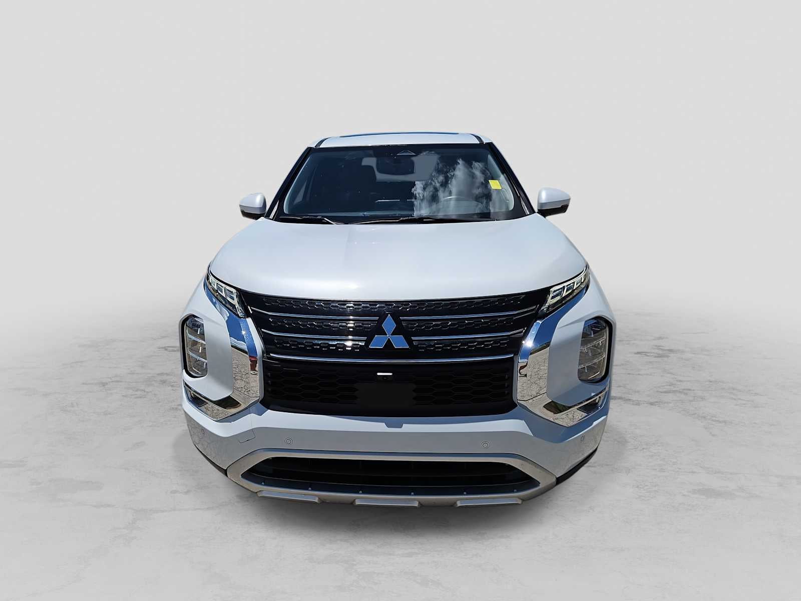 2024 Mitsubishi Outlander — rear three-quarter view