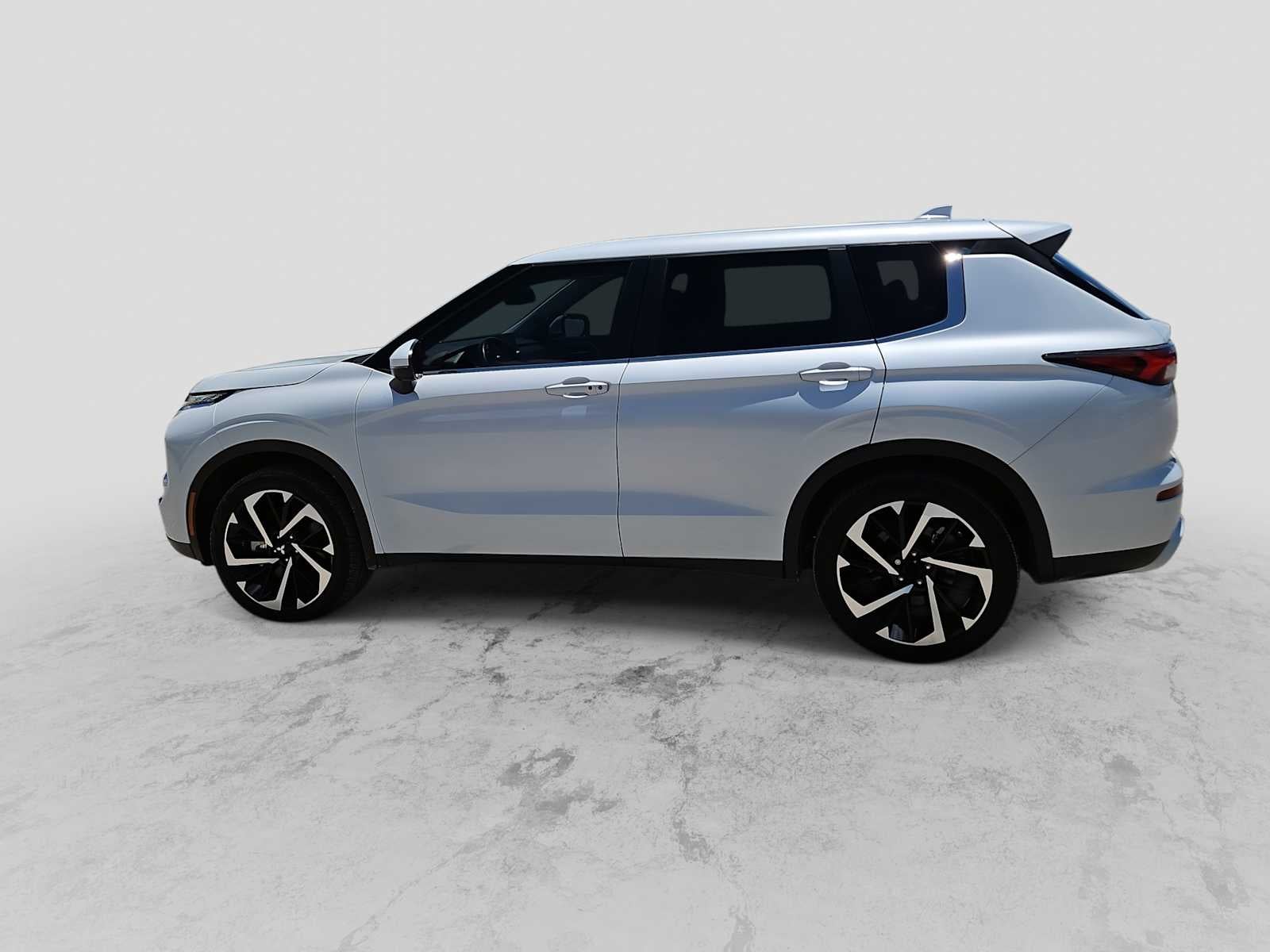 2024 Mitsubishi Outlander — detail view